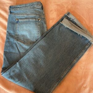 Abercrombie & Fitch like new medium wash jeans.“The 90s relaxed jeans high rise”